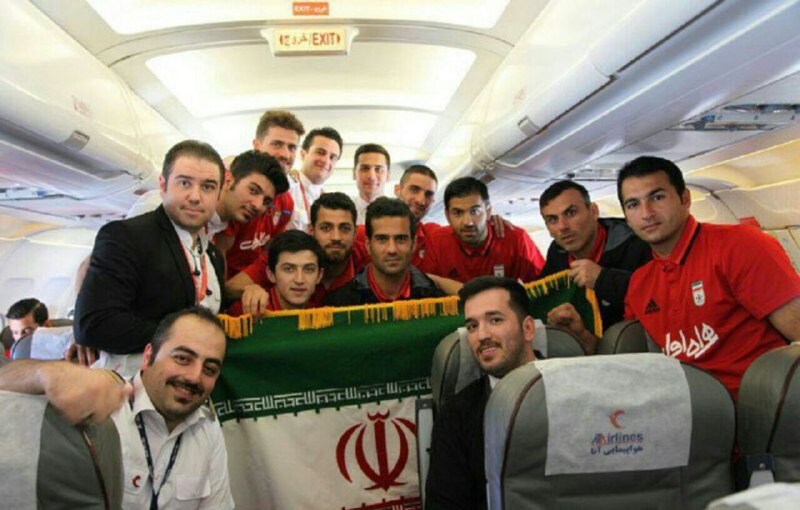 جشن پیروزی ملی پوشان و کی روش در هواپیما