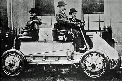 در سال ۱۸۹۹اغلب تاکسی های نیویورک برقی بودند