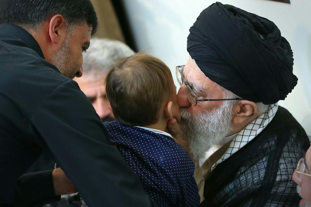 خانواده شهیدمحسن حججی ظهر امروز با رهبر انقلاب اسلامی دیدار کردند.۹۶/۷/۱۱