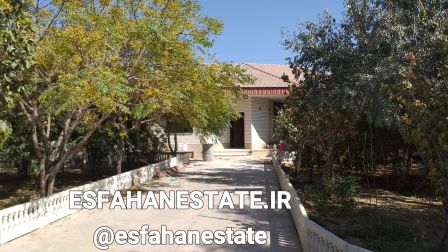 اجاره سالیانه باغ ویلا 2200 متری در اصفهان