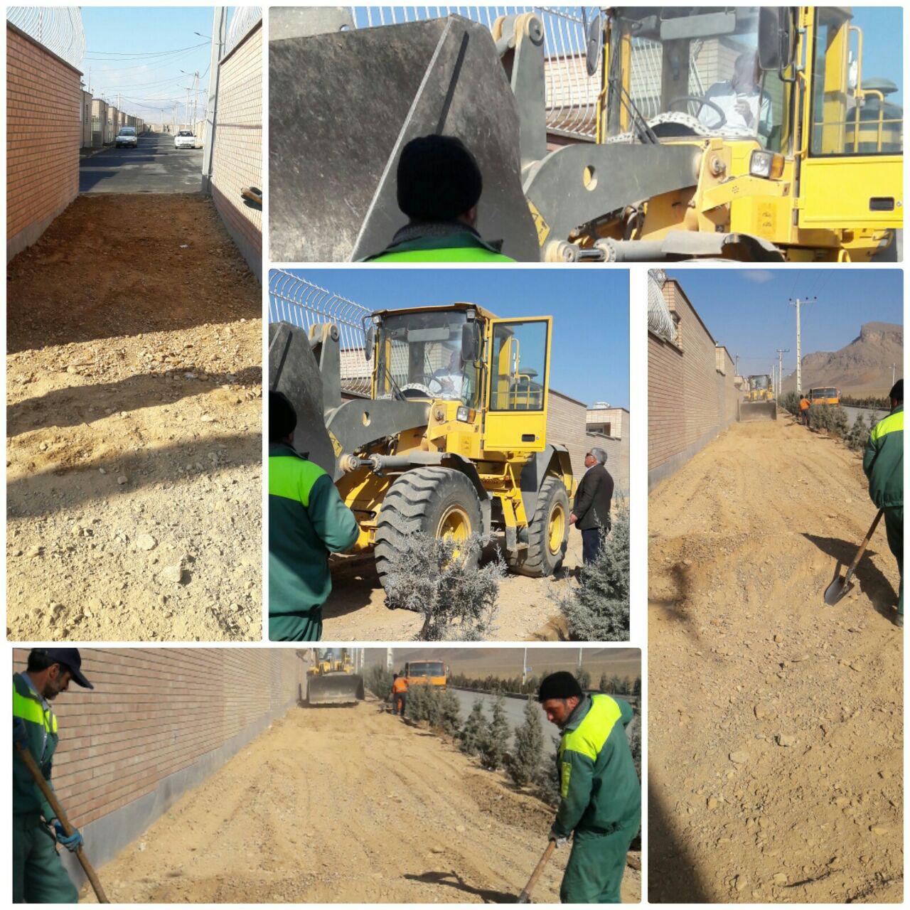 خاکریزی و تسطیح  پیاده روهای معابر  سطح شهر و مسکن مهر توسط واحد خدمات شهرداری