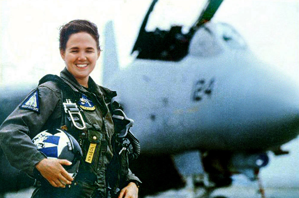 کارا هولتگرین- خلبان زن آمریکایی 