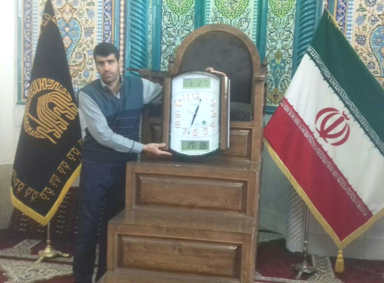 یک عدد ساعت جدید به مسجد امام خمینی مشهد اهدا شد