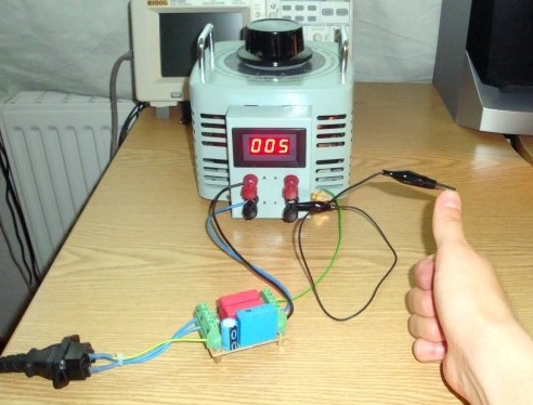 دستگاه با موفقیت روی یک ترانسفورماتور متغیر از نوع ارزان قیمت اتوترانسفورماتور