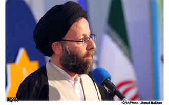 جهانی سازی انقلاب با هجرت امام خمینی(ره) کلید خورد.