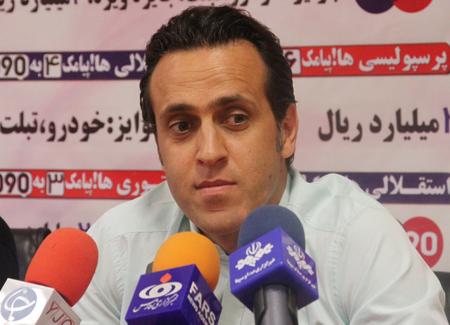 علی کریمی از حضور در نشست‌های خبری منع شد