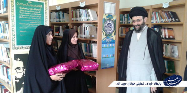 بازدید امام جمعه از کتابخانه دین و دانش و کانون پرورش فکری حبیب آباد