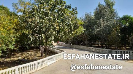 اجاره سالیانه باغ ویلا 2200 متری در اصفهان