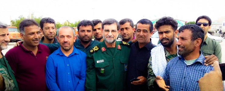 دیدار صیادان بردخون با سردار تنگسیری حین امداد در مناطق سیل زده خوزستان