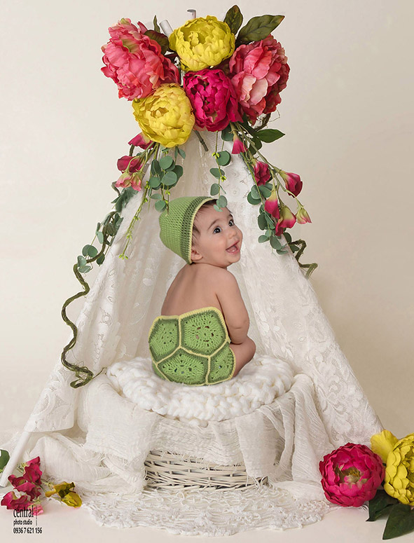 عکس زیبای نوزادی توسط آتلیه سنترال صدرا(لباس متعلق به آتلیه میباشد)