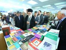 روایتی از بازدید رهبر از نمایشگاه بین المللی کتاب تهران