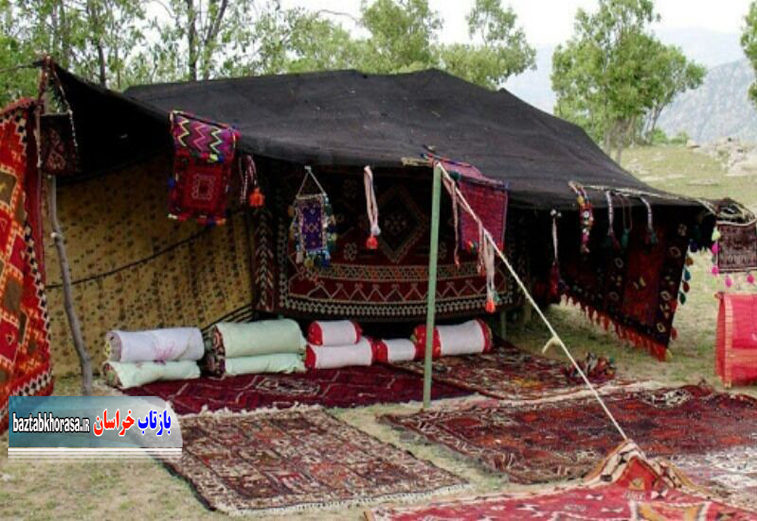 عشایر خراسان شمالی در سیاه‌چادرها از مسافران نوروزی پذیرایی می‌کنند