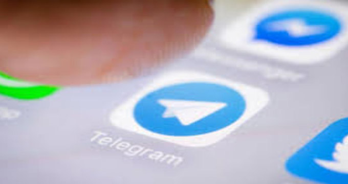کیهان: بازی دوگانه دولت با تلگرام