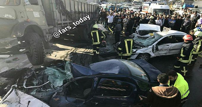 11زخمی و ۲کشته در تصادف زنجیره ای در شیراز