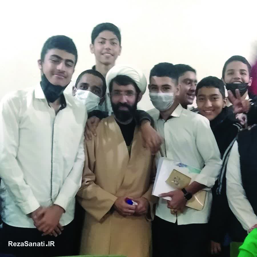 کازرون؛ با دانش‌آموزان باصفای دبیرستان شهید باهنر
