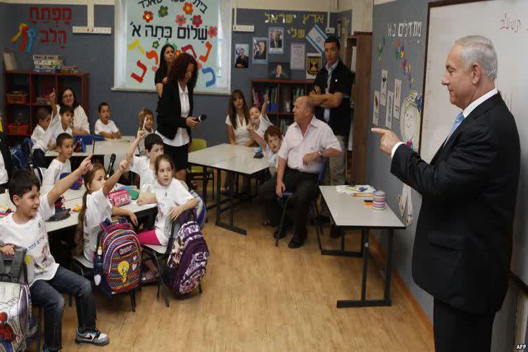یہودی اسکولوں میں بچوں کو دی جانے والی تعلیم