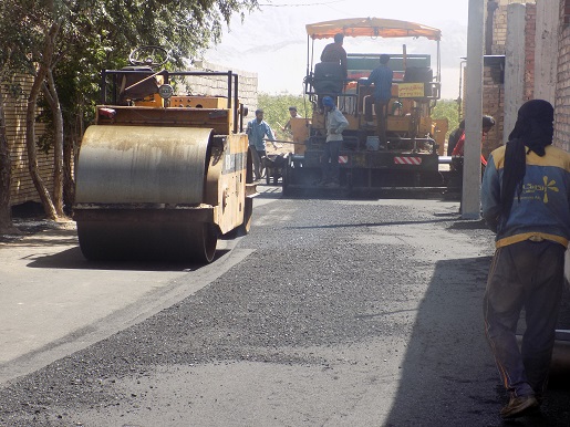 زیرکوبی و اسفالت خیابان ها ومعابر فرعی روستای فیض ابادنوق