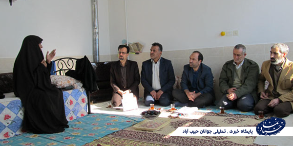 دیدار مسئولین محترم با تعدادی از خانواده شهدای شهر حبیب آباد به مناسبت دهه فجر