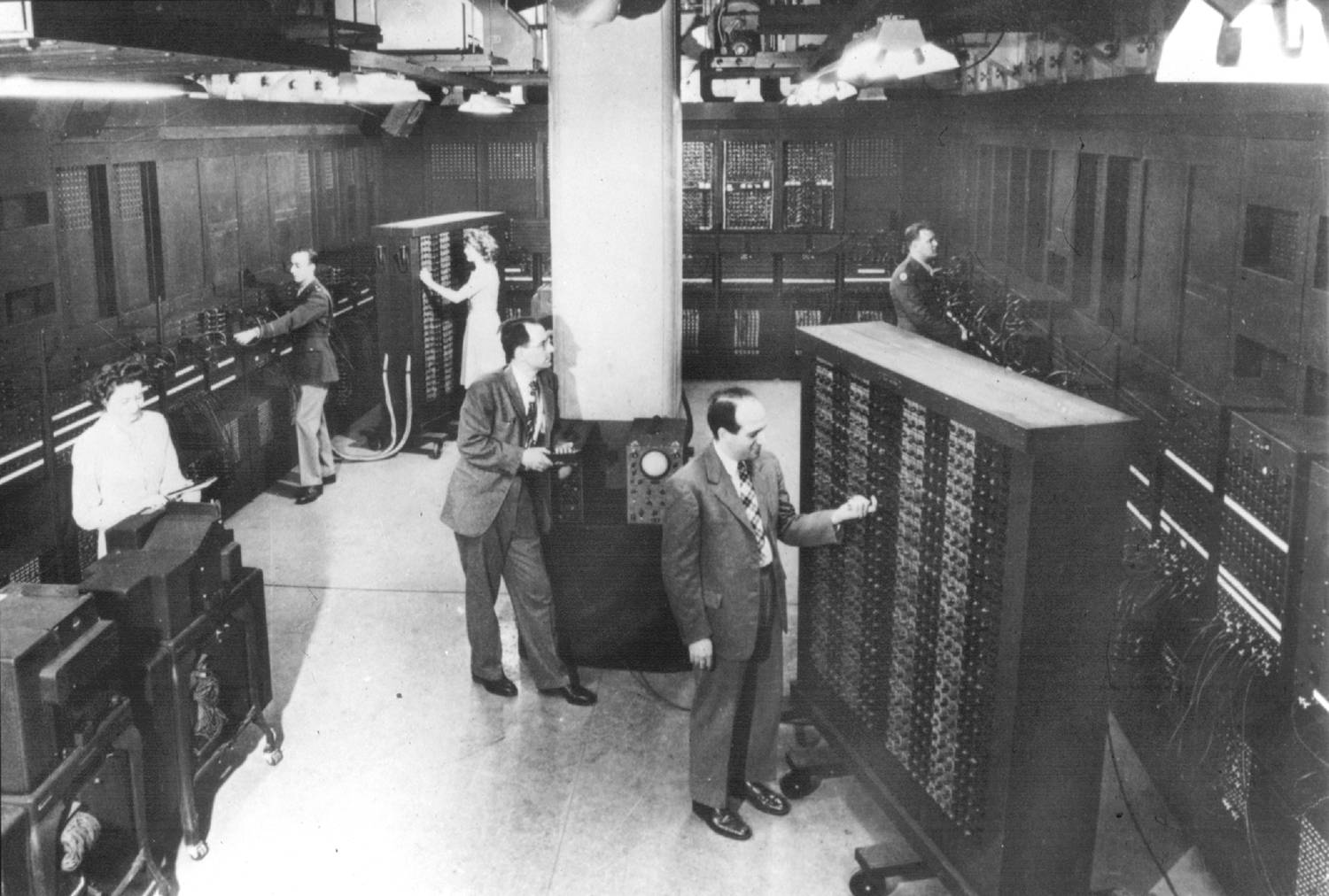 تصویر ENIAC اولین و بزرگترین کامپیوتر جهان - از وبلاگ شخصی حامد پروینی ، حامد پروینی، دانشمندان معروف، زندگی دانشمندان، وبلاگ شخصی حامد پروینی، زندگینامه بزرگان، مخترعان جهان، Hamed، Hamed Parvini، مهندسی فناوری اطلاعات، وبلاگ رسمی حامد پروینی، حامد، پروینی، حامد پروینی، قشلاقی، حامد پروینی قشلاقی، وبلاگ رسمی حامد پروینی، فناوری، IT، Hamed، Hamed Parvini،  Hamed Parvini Gheshlaghi، Parvini، مهندس حامد پروینی، رشته مهندسی تکنولوژی فناوری اطلاعات و ارتباطات