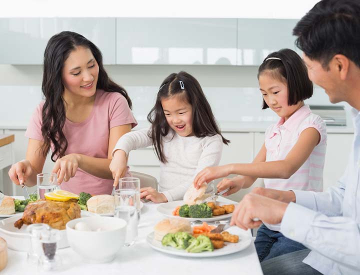 صرف غذا با خانواده را به تفریح تبدیل کنید