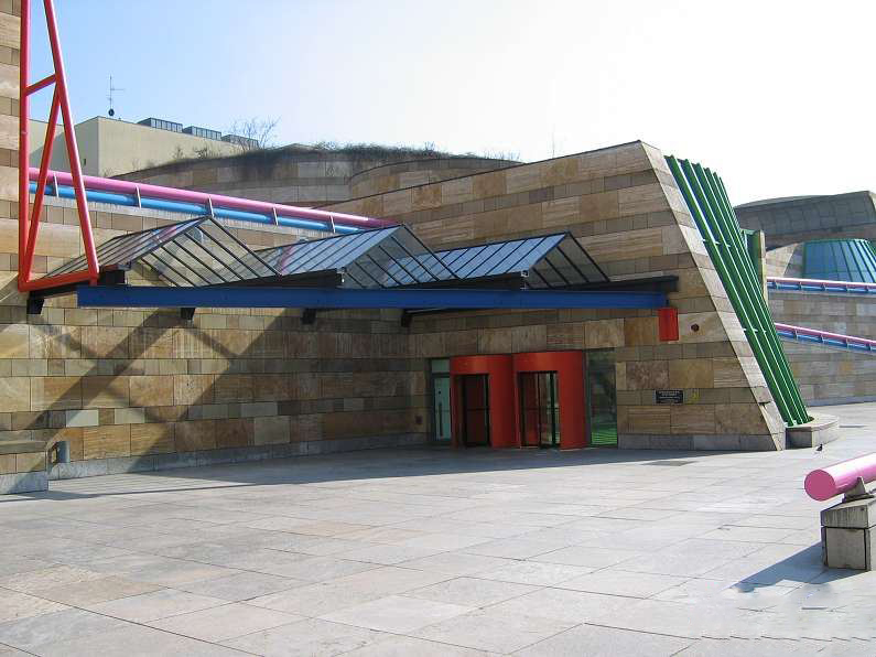 ساختمان تئاتر و نمایشگاه ایالتی