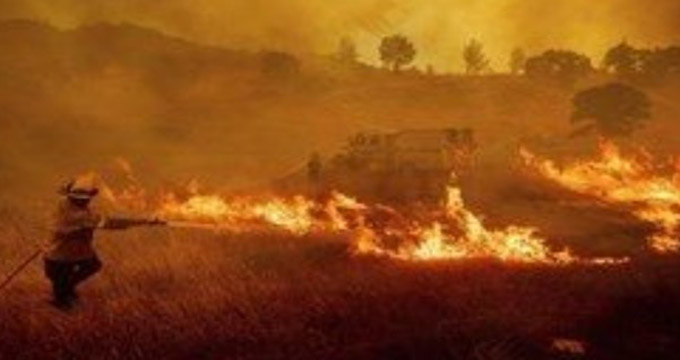 پیشروی آتش‌سوزی در کالیفرنیا/ تخلیه ساکنان مناطق اطراف