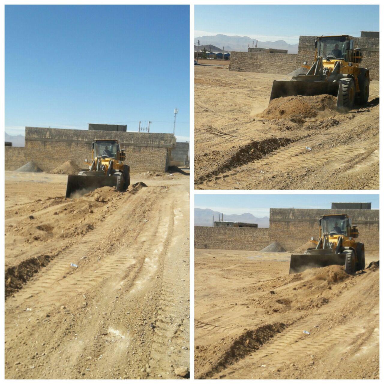 تسطیح و بهسازی سطوح ناهموار زمینهای بایرشهر در منطقه مسکونی شهیدبهشتی توسط واحد خدمات شهرداری علویجه