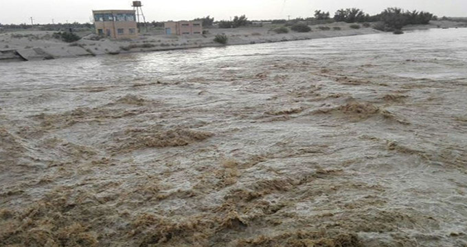 مسیر آبگرم شهر سمنان بر اثر بارندگی مسدود شد