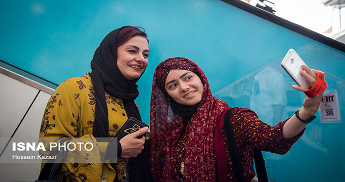 «مریلا زارعی» در کنار هوادارانش در سومین روز جشنواره جهانی فجر