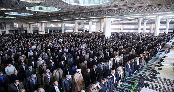 مخالفت برخی نمازگزاران با شعارهای تند علیه دولت در نمازجمعه تهران