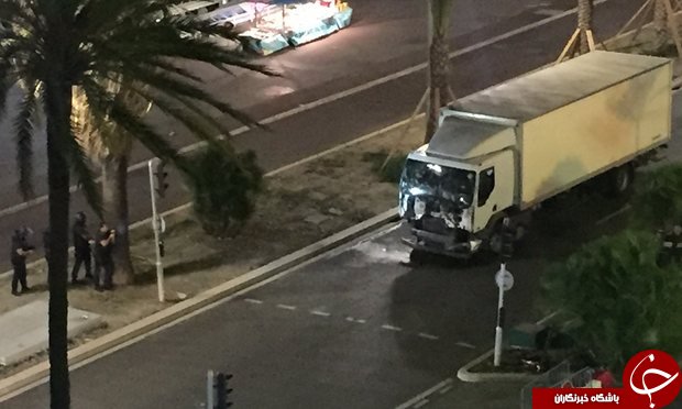 دانلود کلیپ حمله تروریستی کامیون به ازدحام جمعیت در فرانسه + عکس و فیلم