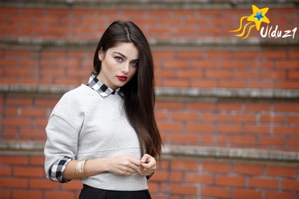 http://bayanbox.ir/view/681061614769108288/aycaaysinturan.jpg