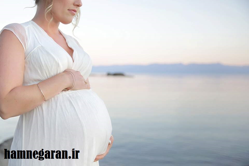 ژست متفاوت عکس بارداری