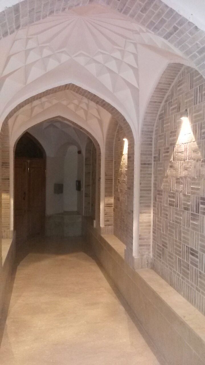 راهروی وروردی مسجد امام خمینی