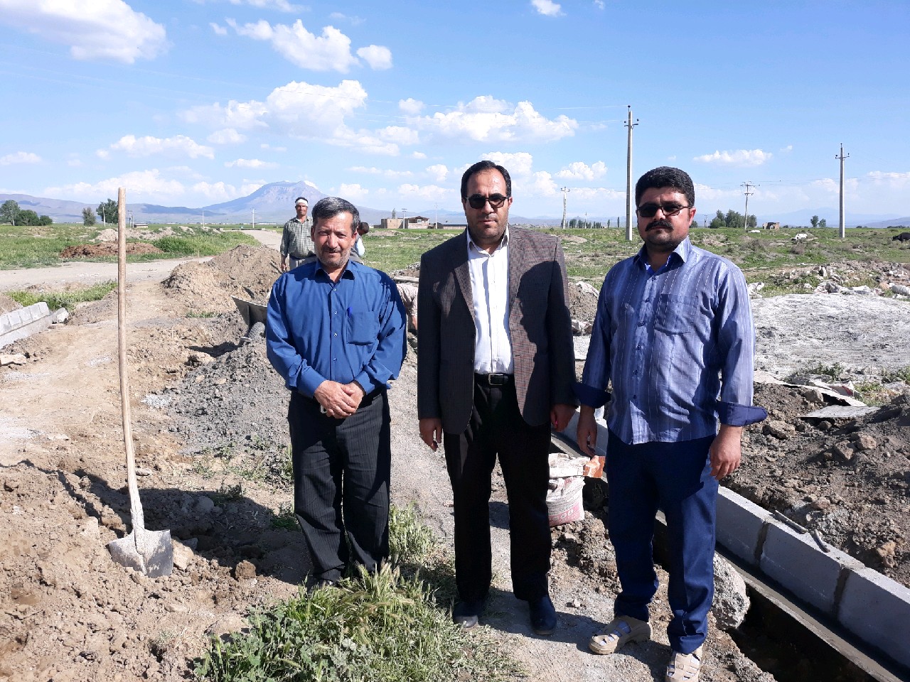 بازدید بخشدار مرکزی از عملیات بهسازی معابر روستای یوسف آباد