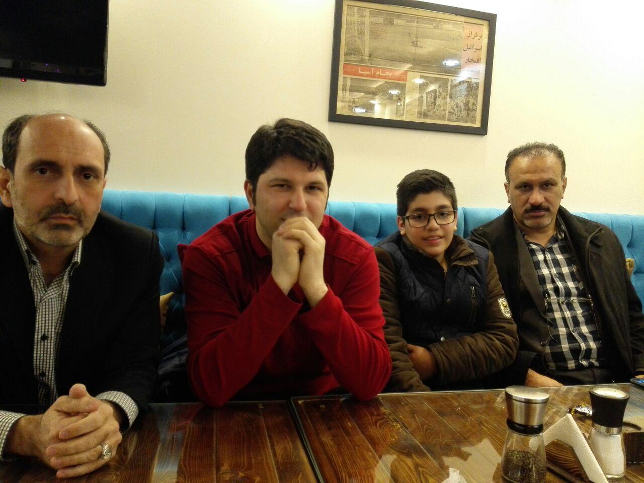 دورهمی پرسنل و خبرنگاران قدیمی روزنامه پیروزی در رستوران فرزند همایون خان
