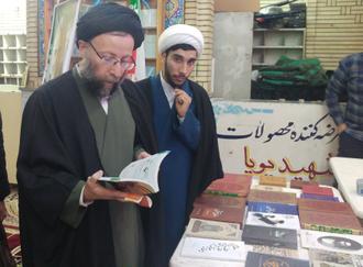 بازدید حجت الاسلام والمسلمین سیدمحسن شفیعی از نمایشگاه کتاب انقلاب