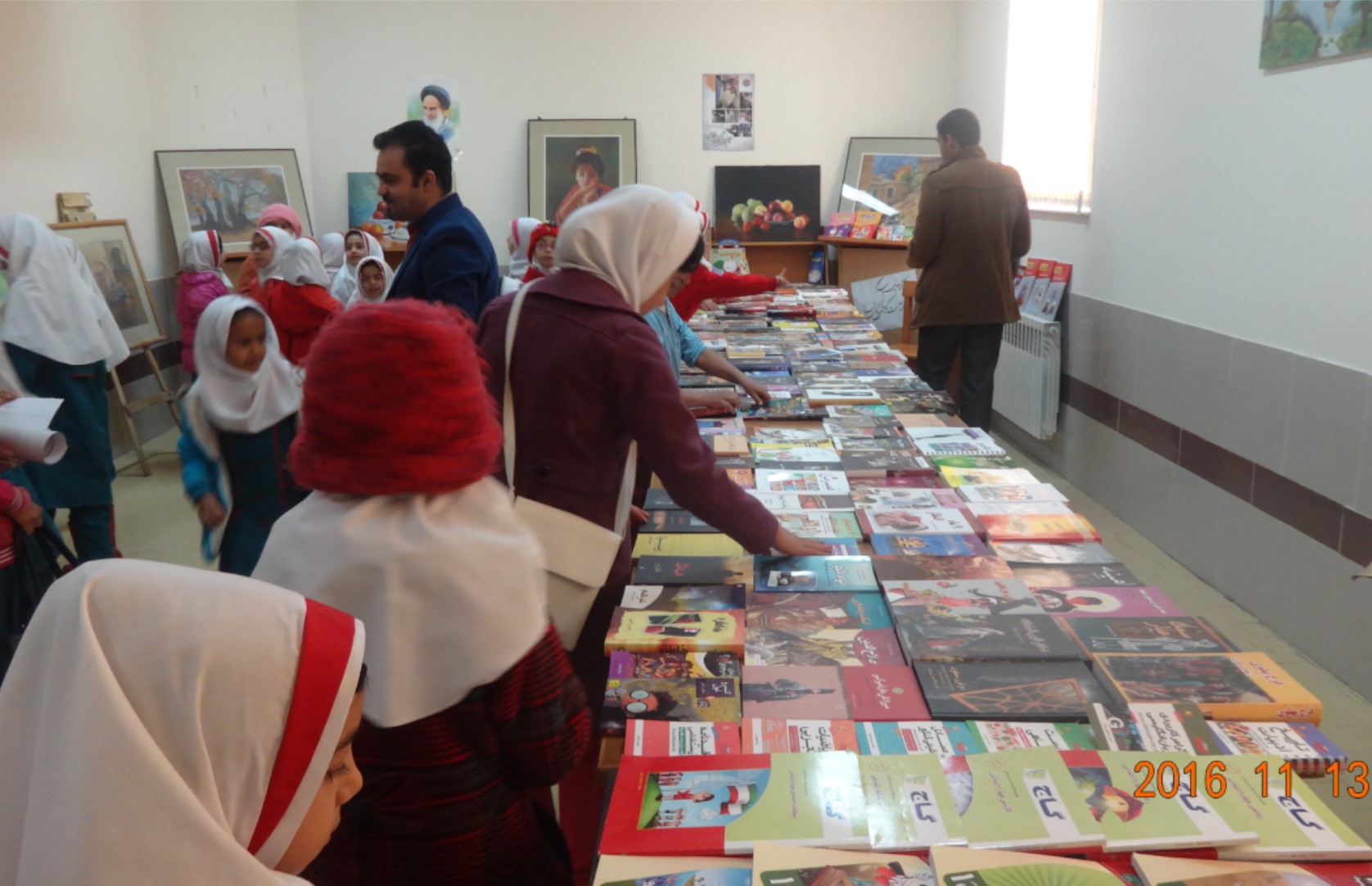 بازدید دانش آموزان از نمایشگاه کتاب