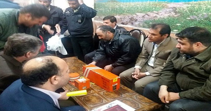 عکس/ تحویل جعبه سیاه هواپیمای تهران- یاسوج به نماینده دادستانی