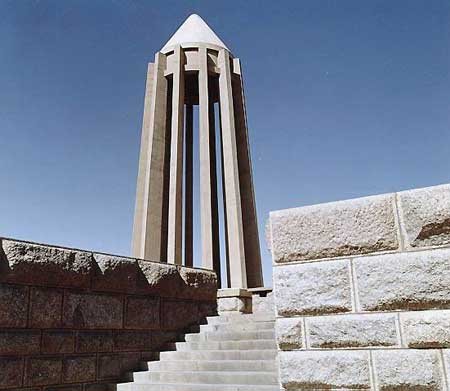 آرامگاه ابوعلی سینا در همدان