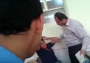 فیلمی عجیب از کتک زدن معلم در شوش دانیال