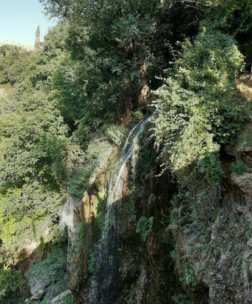 تصویری از آبشار روستای اسطرخی