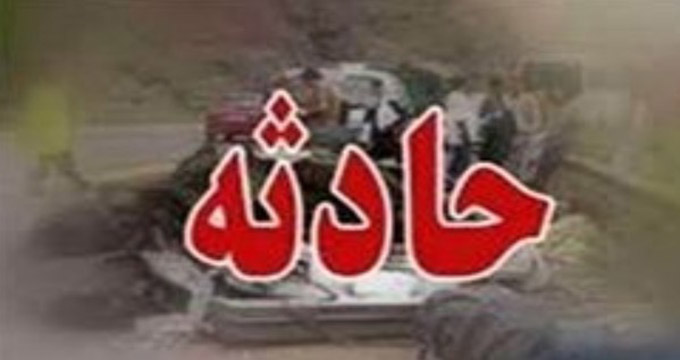 ریزش بار آهن از تریلر روی خودرو حادثه آفرید