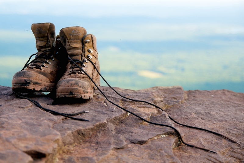 چگونه کفش کوهنوردی بخریم؟