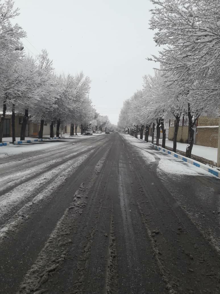 بارش رحمت الهی به صورت برف  بهمن۱۴۰۰ در شهر  وزوان.