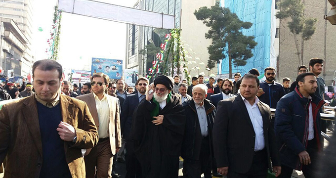 عکس/ آیت الله هاشمی شاهرودی در میان شرکت کنندگان راهپیمایی 22 بهمن