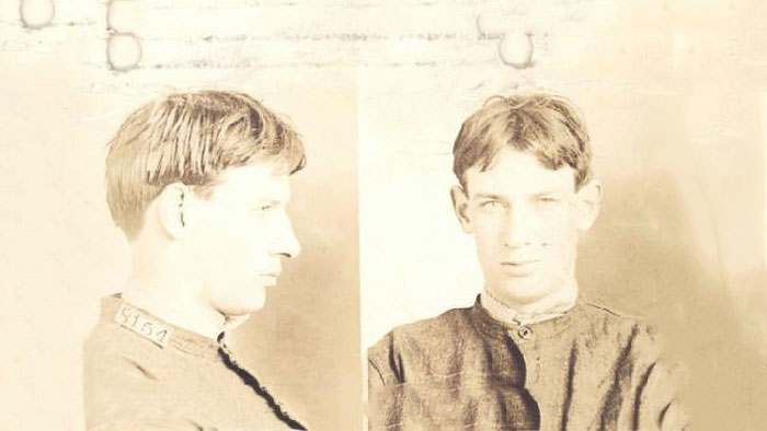 رابرت استراد در ۱۹ سالگی، زمانی که به زندان افتاد