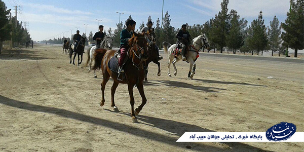 سوارکاری، ورزشی که این روزها در حبیب آباد رونق گرفته است