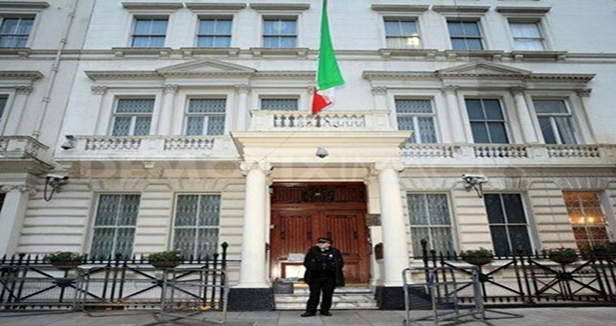 گزارش رویترز از تعرض به سفارت ایران در لندن