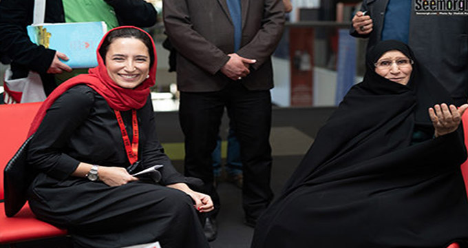 حضور خاص دختر امام خمینی(ره) در محل جشنواره جهانی فجر